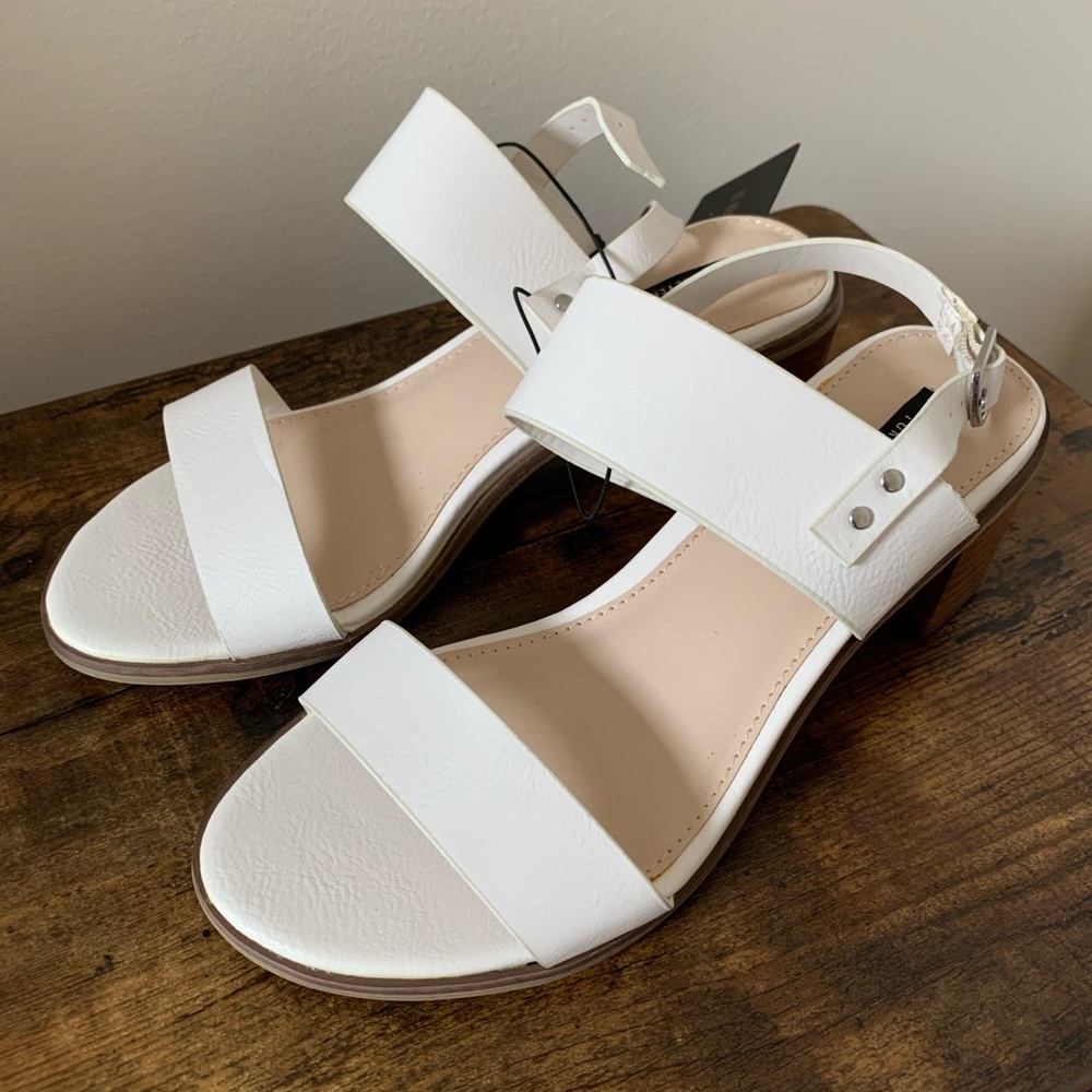 NWT‼️ White Strap Block Heel Sandals